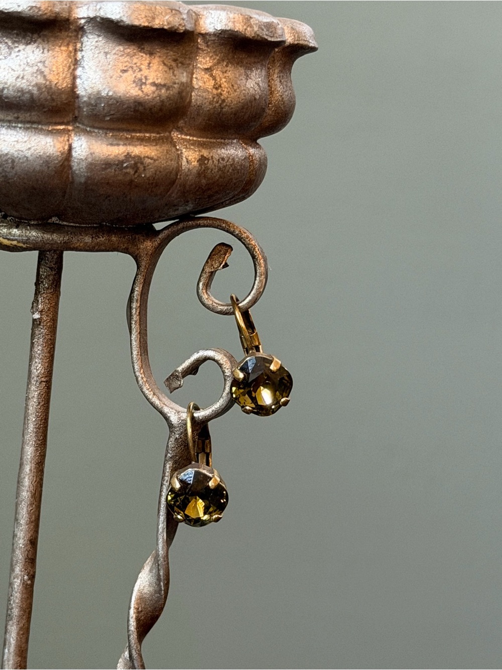 Sorrelli NWT Olive Green Crystal Lever Back Drop Earrings Antique Gold Tone - Picture 5 of 6